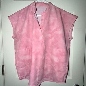 Figs Women's Rafaela Oversized Scrub Top in Marbled Rose